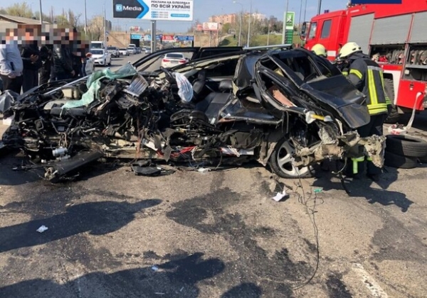 Нет живого места: на Балковской в ДТП разорвало BMW (обновлено)