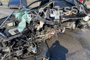 Нет живого места: на Балковской в ДТП разорвало BMW (обновлено)