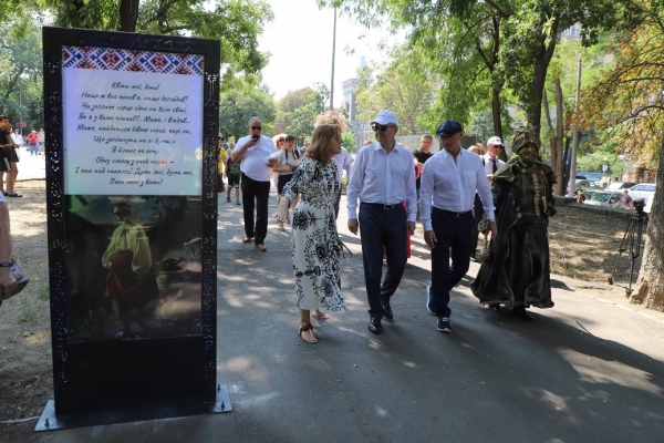 Гриневецкий и Труханов открыли аллею Тараса Шевченко в День независимости 