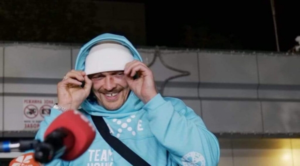 Усик вернулся в Украину с чемпионскими поясами и рассказал о своих планах