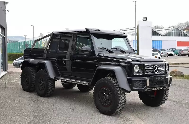 Шість коліс: Усик потішив себе покупкою елітного позашляховика