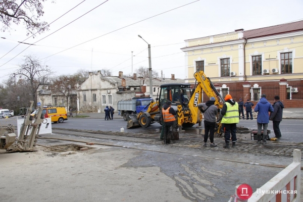 На Пастера прорвало газовую трубу: движение частично перекрыли. Фото