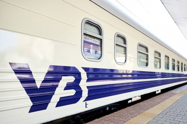 
Укрзализныця запустила поезд в Карпаты по самому длинному маршруту в Украине
