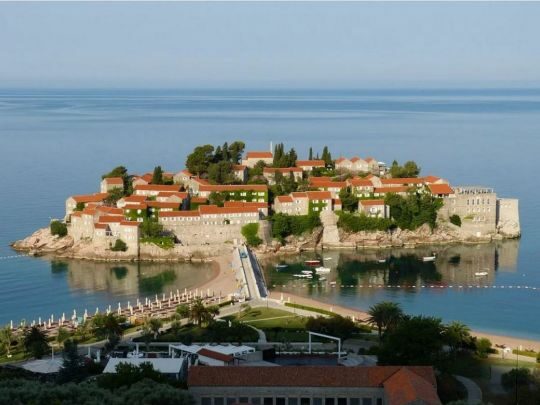 Чорногорія посилила правила в'їзду для українців: які документи потрібно пред'являти на&nbsp;кордоні