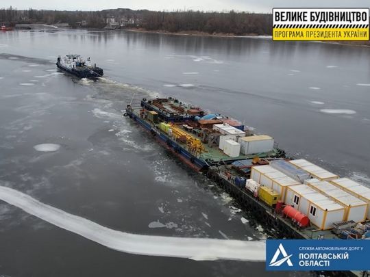 На &laquo;Велике будівництво&raquo; Кременчуцького мосту за&nbsp;допомогою криголаму привезли нову техніку з&nbsp;Туреччини