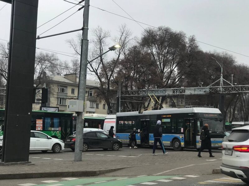 Не&nbsp;працюють аеропорти, метро та&nbsp;світлофори, люди сидять без води: у&nbsp;Центральній Азії масштабне відключення світла