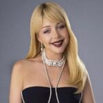 Тина Кароль вышла в свет с 13-летним сыном