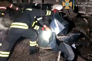 Под Одессой легковушка влетела в товарный поезд: водитель погиб (обновлено)