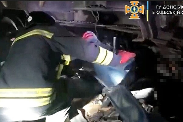 Под Одессой легковушка влетела в товарный поезд: водитель погиб (обновлено)