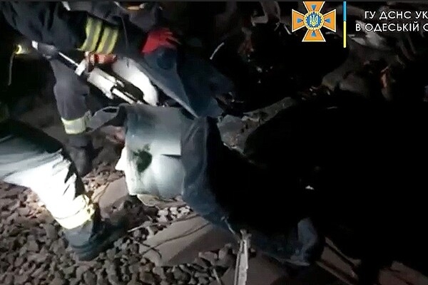 Под Одессой легковушка влетела в товарный поезд: водитель погиб (обновлено)