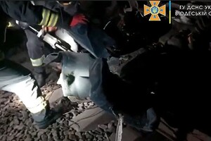 Под Одессой легковушка влетела в товарный поезд: водитель погиб (обновлено)