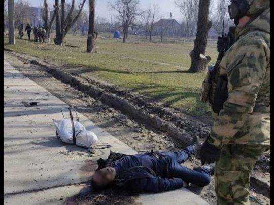 В&nbsp;Маріуполі рашисти фотографуються з&nbsp;тілами вбитих ними місцевих жителів та&nbsp;влаштовують крематорії