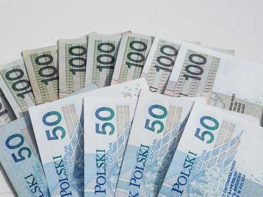 Біженців, які повертаються в Україну, можуть змусити повернути виплачену в Польщі суму соцдопомоги: що важливо знати