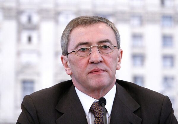 Экс-мэру Киева Леониду Черновецкому сообщили о подозрении за призывы признать "ЛДНР" Экс-мэру Киева Леониду Черновецкому сообщили о подозрении за призывы признать "ЛДНР"