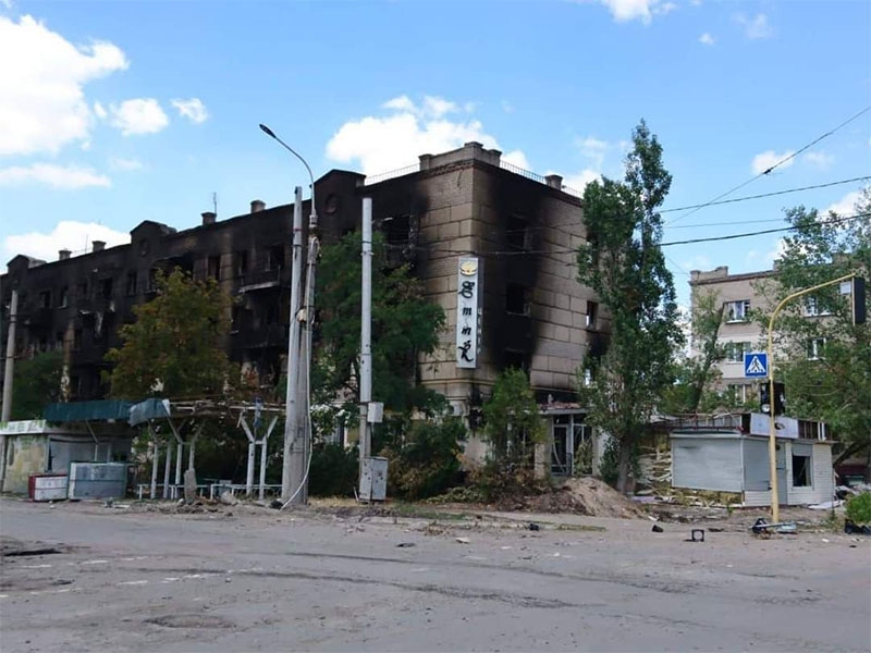 Рашисти обстріляли дві громади на Дніпропетровщині та продовжують стирати з лиця землі міста і села на Луганщині (фото)