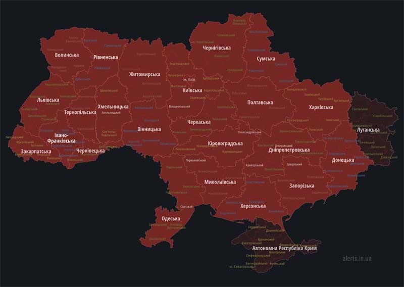 Масштабна повітряна тривога в Україні: є загроза ударів по багатьох областях країни