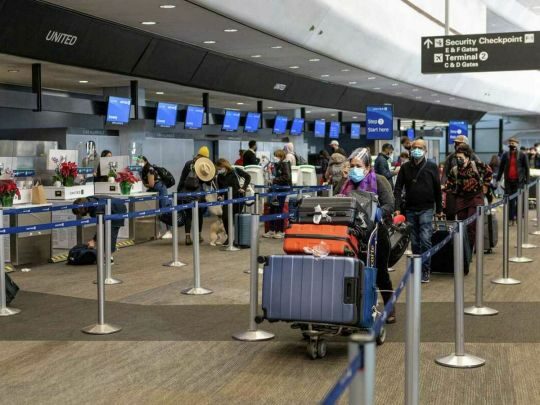 Нова хвиля ковіда: Китай скасовує заборону на&nbsp;закордонні поїздки для своїх громадян
