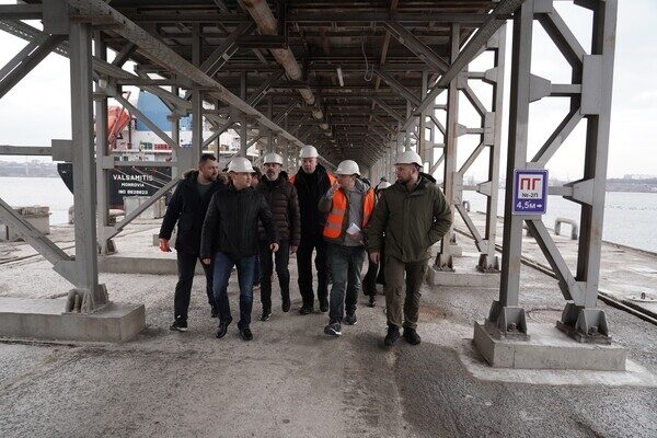 В Одесскую область приехали послы Словении, Чехии и министр агрополитики Украины: подробности визита В Одесскую область приехали послы Словении, Чехии и министр агрополитики Украины: подробности визита