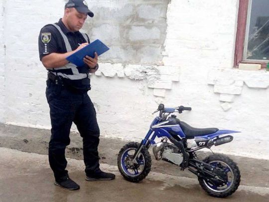 «Дитяча» ДТП на Київщині: шестирічний іменинник в’їхав в бетонний паркан, його госпіталізовано