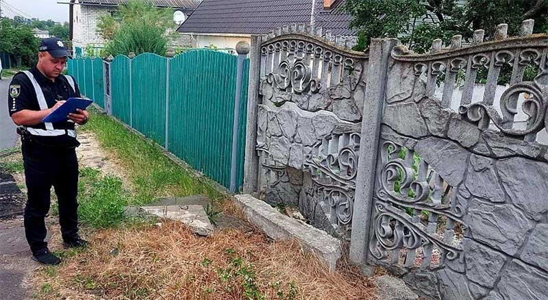 «Дитяча» ДТП на Київщині: шестирічний іменинник в’їхав в бетонний паркан, його госпіталізовано