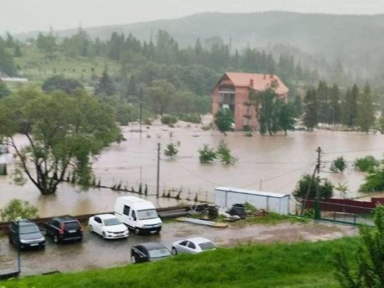 Розмиті дороги та&nbsp;пошкоджені мости: у&nbsp;Львівській області борються з&nbsp;наслідками негоди