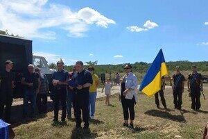 Почти полтора года считался пропавшим без вести: в Одесской области простились с молодым защитником Мариуполя
