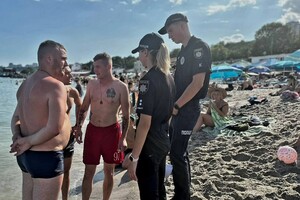 На одном из пляжей Одессы в воде обнаружили предмет похожий на мину