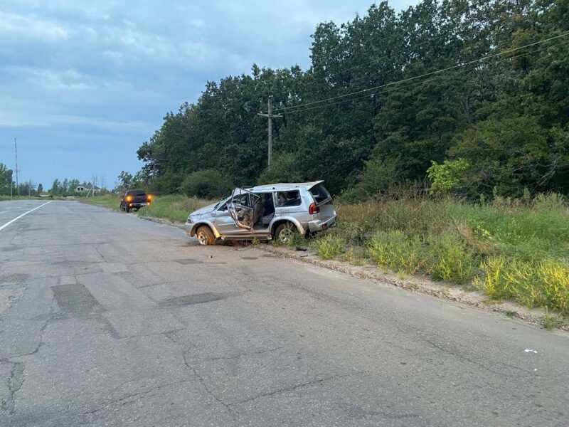 Не&nbsp;впоралася з&nbsp;керуванням: на&nbsp;Харківщині 19-річна водійка перекинула джип, загинуло двоє людей (фото)