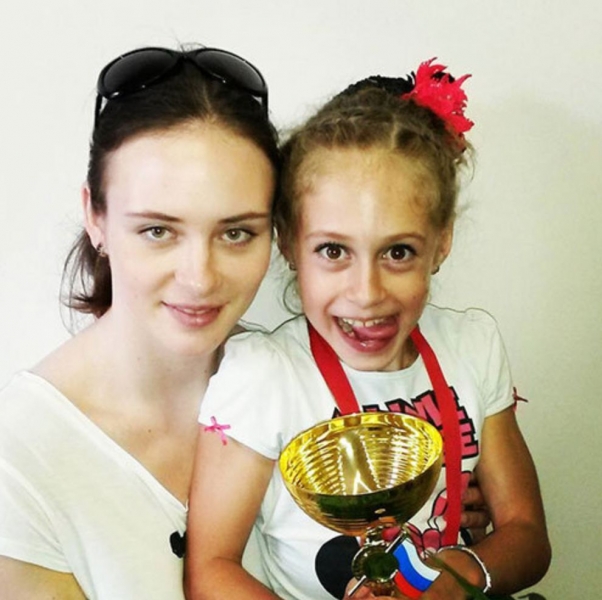 Речі знайшли на березі річки: чемпіонка росії з фігурного катання зникла після сварки з тренером (фото, відео)