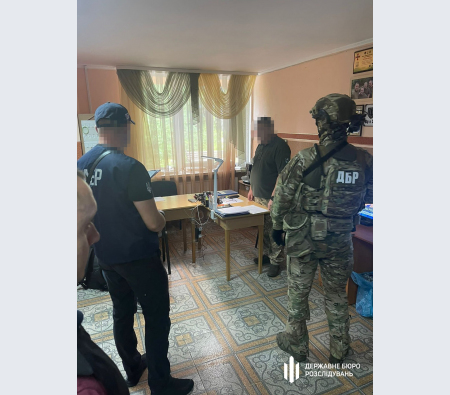 Родичів керівників Івано-Франківська незаконно зараховували на військову службу: ДБР розкрило схему (фото)