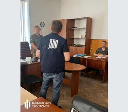 Родичів керівників Івано-Франківська незаконно зараховували на військову службу: ДБР розкрило схему (фото)