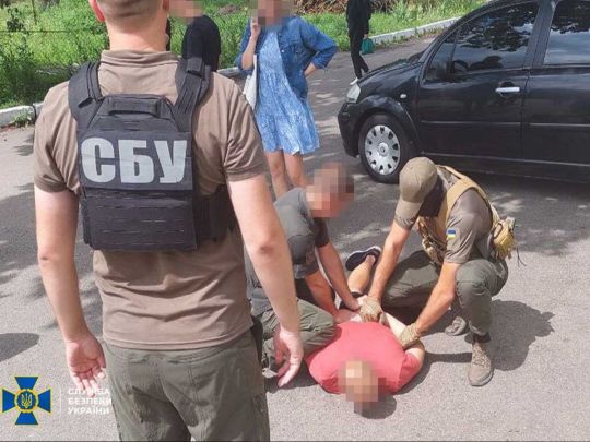 Вимагав гроші за зняття з обліку: на Полтавщині воєнкома викрили на хабарі