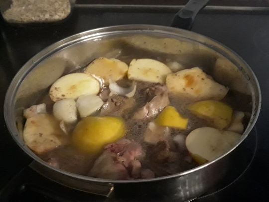 Куряча печінка з яблуками та цибулею: дуже бюджетний рецепт делікатесу
