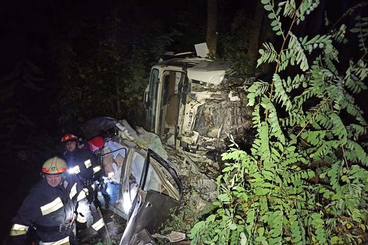 Вантажівка розчавила легковик на Тернопільщині: троє загиблих (фото)
