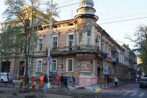 Пострадали более двух десятков авто и 20 домов: как выглядит центр Одессы после удара ракетами Пострадали более двух десятков авто и 20 домов: как выглядит центр Одессы после удара ракетами