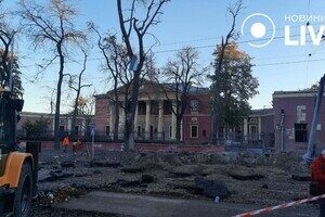 Пострадали более двух десятков авто и 20 домов: как выглядит центр Одессы после удара ракетами Пострадали более двух десятков авто и 20 домов: как выглядит центр Одессы после удара ракетами