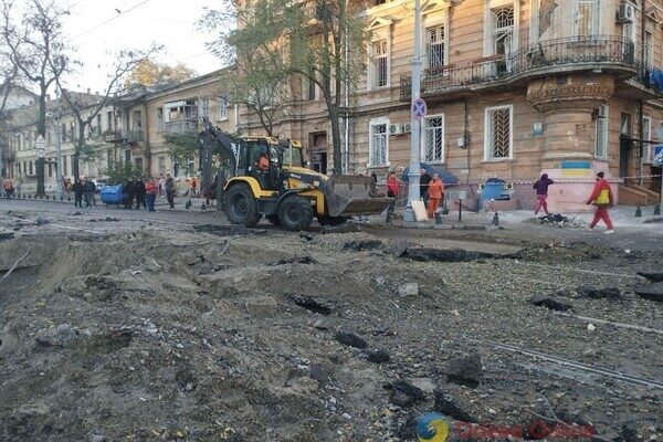 Пострадали более двух десятков авто и 20 домов: как выглядит центр Одессы после удара ракетами Пострадали более двух десятков авто и 20 домов: как выглядит центр Одессы после удара ракетами