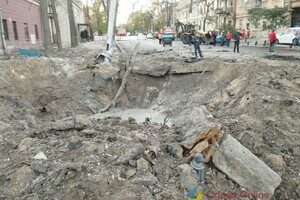 Пострадали более двух десятков авто и 20 домов: как выглядит центр Одессы после удара ракетами Пострадали более двух десятков авто и 20 домов: как выглядит центр Одессы после удара ракетами