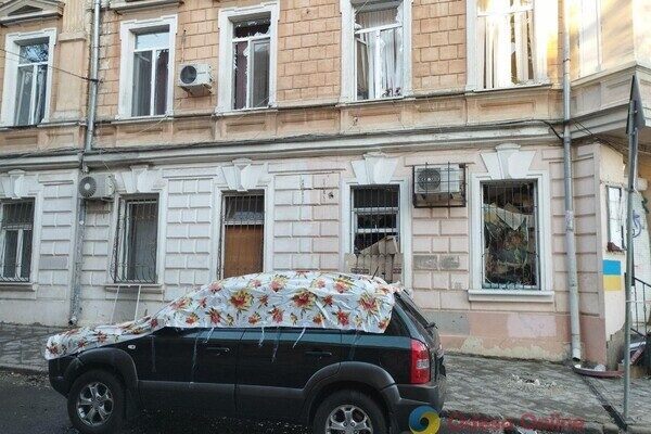 Пострадали более двух десятков авто и 20 домов: как выглядит центр Одессы после удара ракетами Пострадали более двух десятков авто и 20 домов: как выглядит центр Одессы после удара ракетами