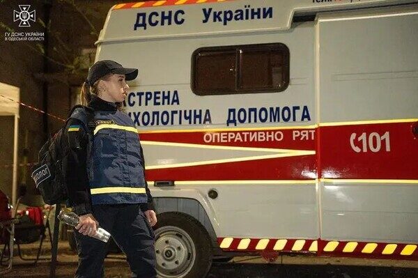 Пострадали более двух десятков авто и 20 домов: как выглядит центр Одессы после удара ракетами Пострадали более двух десятков авто и 20 домов: как выглядит центр Одессы после удара ракетами