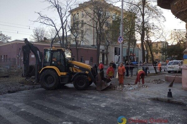 Пострадали более двух десятков авто и 20 домов: как выглядит центр Одессы после удара ракетами Пострадали более двух десятков авто и 20 домов: как выглядит центр Одессы после удара ракетами