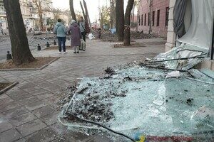 Пострадали более двух десятков авто и 20 домов: как выглядит центр Одессы после удара ракетами Пострадали более двух десятков авто и 20 домов: как выглядит центр Одессы после удара ракетами