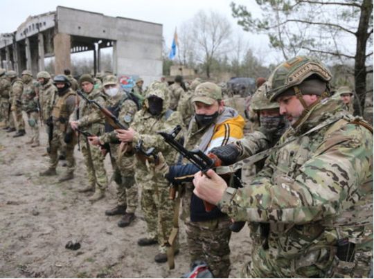 Заклик Залужного до розширення мобілізації: які категорії можуть почати забирати на фронт та якого віку