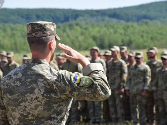 «Запакували» чоловіка і розштовхали цивільних: з’явилося відео «мобілізації» у Львові