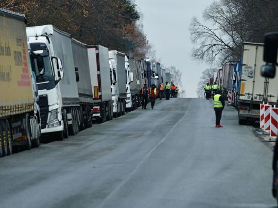 Водії заблокованих на кордоні з Польщею українських вантажівок оголосили голодування (відео)