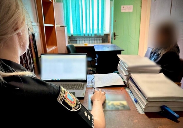 В Одессе будут судить женщину, совершившую надругательство над флажками погибшим Героям