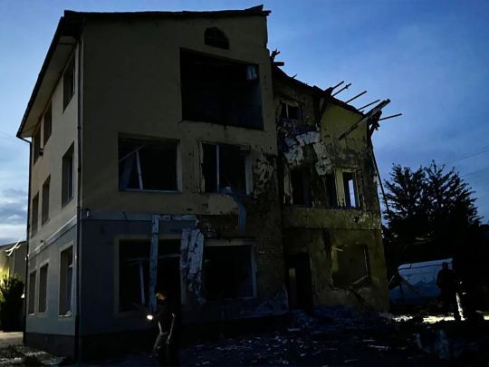 Обстріл ворогом Львівщини: постраждали люди, пошкоджено будівлю Науково-дослідного інституту