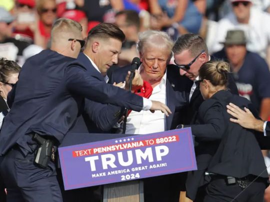 Кривавий мітинг у Пенсільванії: Трамп поранений у вухо, стрілець убитий (відео)