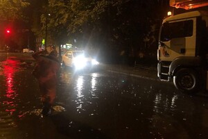 Из-за непогоды в Одессе затопило ряд улиц: какая обстановка на утро (обновлено)