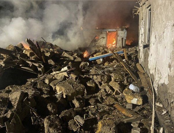 Дрони атакували вночі Львівщину та Дніпропетровщину: рятувальники гасять пожежі (фото)